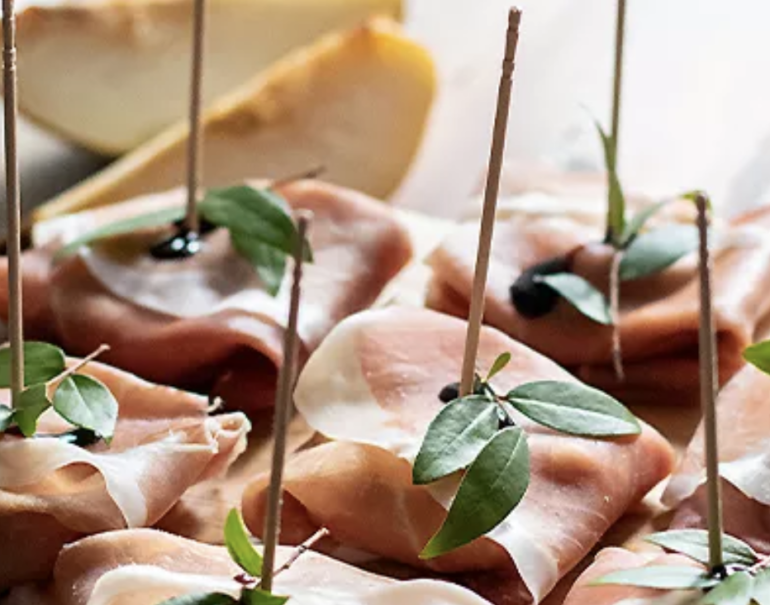 10 Antipasti Di Natale.Antipasti Di Natale Involtini Di Prosciutto Crudo Ricotta E Pera L Idea Veloce Buonissima Che Si Puo Preparare Molto Prima Piu Donna