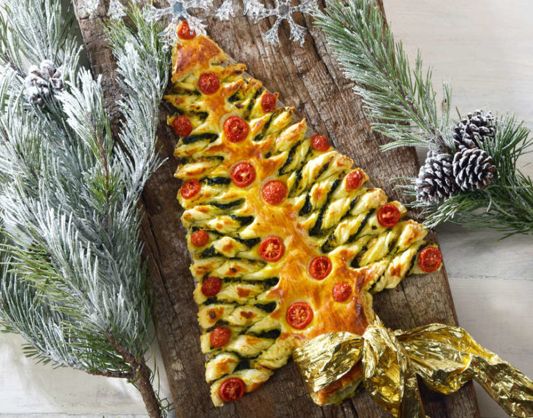 Stella Di Natale Con Nutella.Albero Di Natale Di Pasta Sfoglia Salato O Alla Nutella Per Rendere La Tavola Piu Bella Ecco La Ricetta Piu Donna