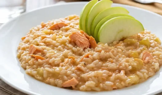 Piatto cremoso con salmone e mele