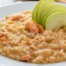 Piatto cremoso con salmone e mele