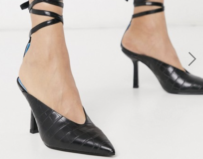 Le scarpe della Primavera 2020? Le décolleté con scollo a V super  femminili. Ecco i modelli top - Più Donna