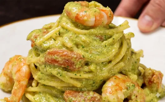Veloce e semplice da cucinare questi spaghetti sono un mix di freschezza e facilità