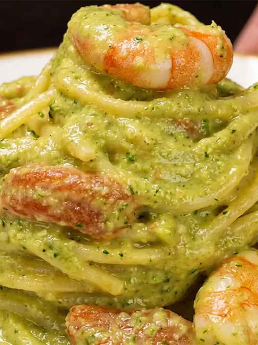 Veloce e semplice da cucinare questi spaghetti sono un mix di freschezza e facilità
