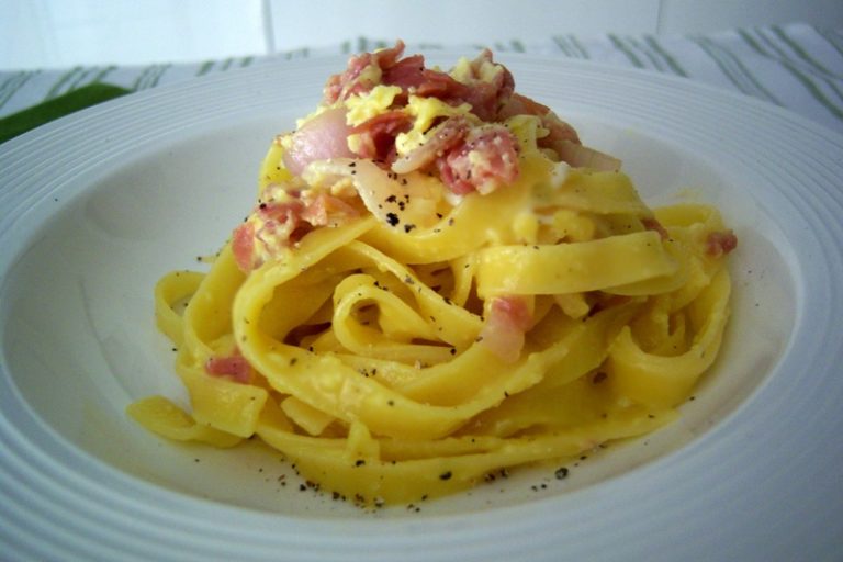 Tagliatelle alla carbonara di Prosciutto Crudo, Ecco il trucco per un