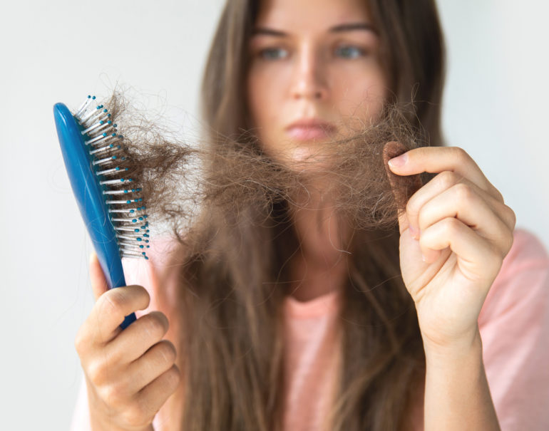 Caduta dei capelli in Autunno: come evitarla con alcuni rimedi