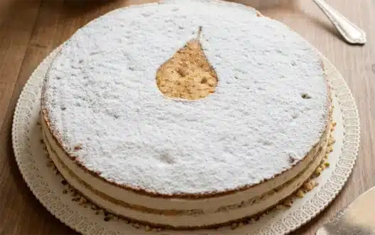 Come fare una torta di stagione con pochi ingredienti seguendo i consigli di Sal De Riso