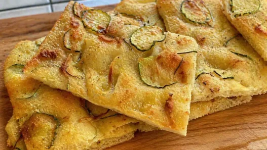 Una ricetta tutta lucana. Una focaccia croccante ideale in qualsiasi momento
