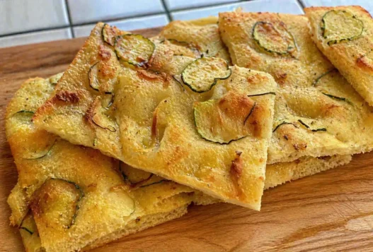 Una ricetta tutta lucana. Una focaccia croccante ideale in qualsiasi momento