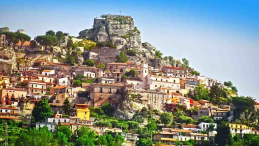 borgo calabria reddito