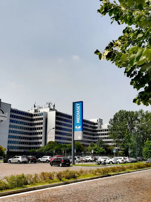 La scoperta del giro di ragazze nell'azienda Mediaset