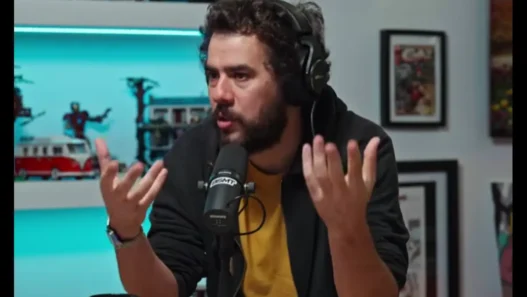 Andrea Pisani commosso durante l'intervista sulla rottura con Beatrice Arnera