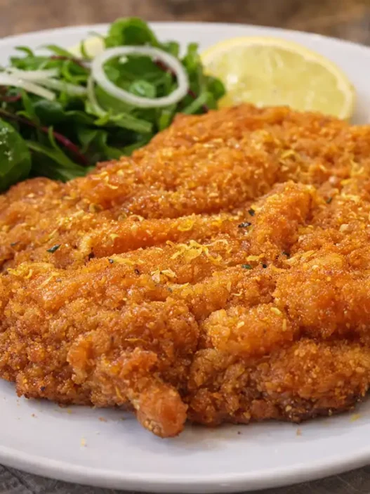 Una cotoletta con una panatura croccante