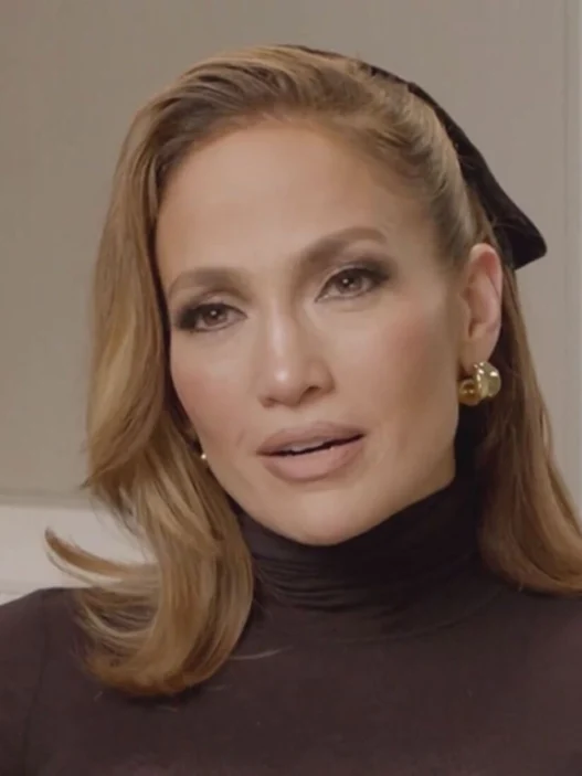 i pantaloni di Zara che indossa Jennifer Lopez