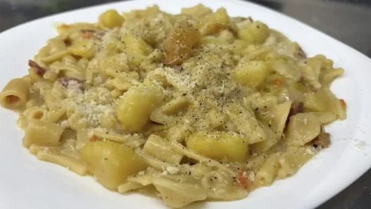Come fare una pasta e patate super cremosa e profumata