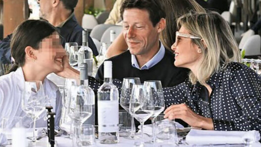 Carlotta Mantovan con la figlia e il nuovo compagno, foto da Gente