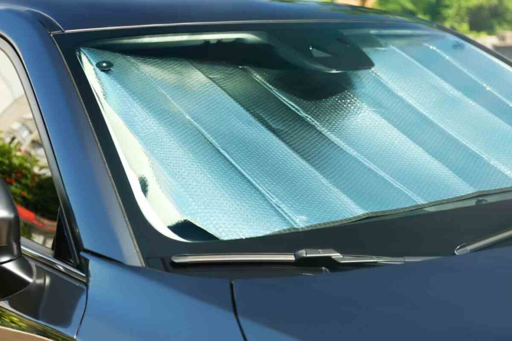 bambina di 9 anni muore in auto dopo essere stata lasciata 8 ore dalla madre: “Credeva bastasse abbassare i finestrini”