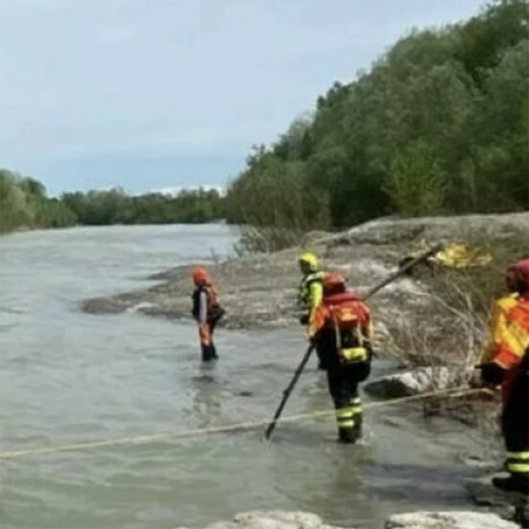 bambino morto nel fiume gettato da un compagnetto