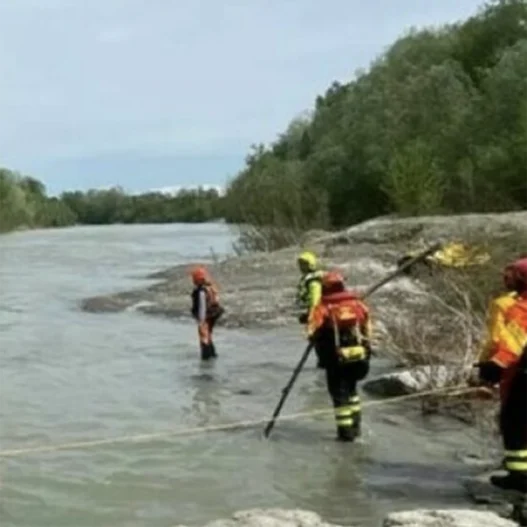 bambino morto nel fiume gettato da un compagnetto