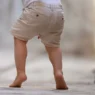 bimbo solo in strada