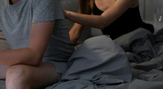 Brescia, torna a casa trova la moglie con l'amante