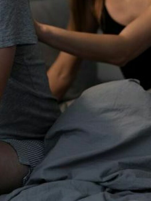 Brescia, torna a casa trova la moglie con l'amante