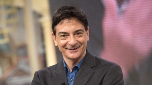 Un foto di Paolo Fox mentre dice l'oroscopo