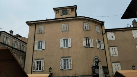 Orrore a Muggia, mamma uccide il figlio di 9 anni tagliandogli la gola