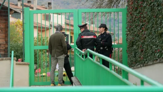 Il piccolo Leonardo morto all'asilo per il cordoncino della felpa. Ossigeno alla maestra