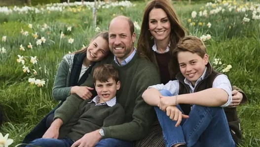 Perché i biglietti d'auguri della famiglia reale non sono natalizi