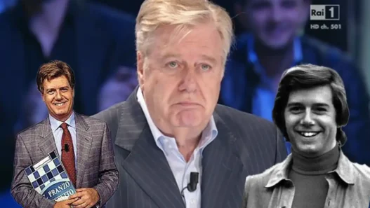 Primo piano di Claudio Lippi sorridente durante una trasmissione televisiva, a contrasto con la notizia del ricovero
