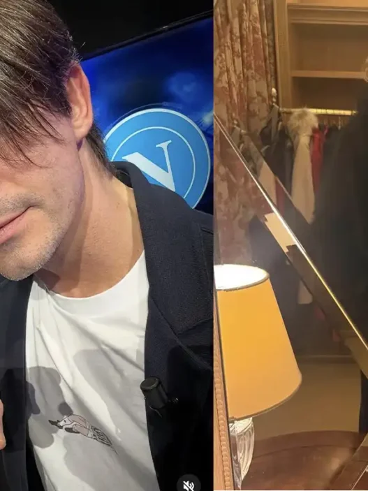 Francesco Oppini sorridente insieme ai genitori Alba Parietti e Franco Oppini