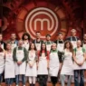 I giudici Bruno Barbieri, Antonino Cannavacciuolo e Giorgio Locatelli osservano i concorrenti durante una Mystery Box di MasterChef Italia 15