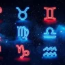 Simboli dello zodiaco illuminati da una luce rossa e blu su sfondo stellato
