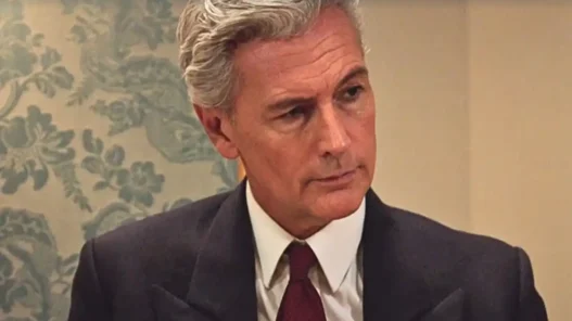 Umberto Guarnieri preoccupato al Paradiso delle Signore