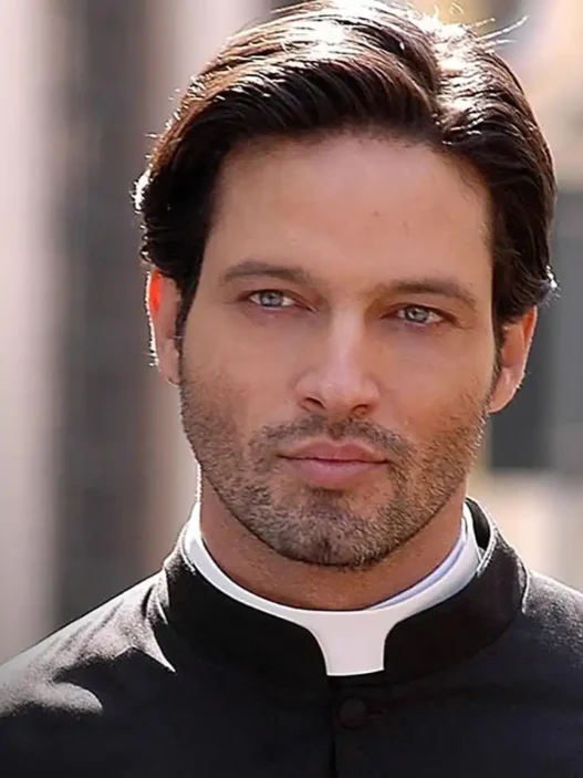 gabriel garko sulla scena di un set
