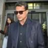Corona all'uscita del tribunale