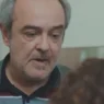 Enver mentre parla preoccupato