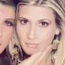 contessa de blanc insieme alla figlia