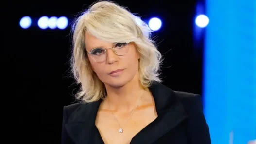 La scena di c'è posta per te Maria De Filippi spiazza figli di annarita