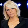 La scena di c'è posta per te Maria De Filippi spiazza figli di annarita