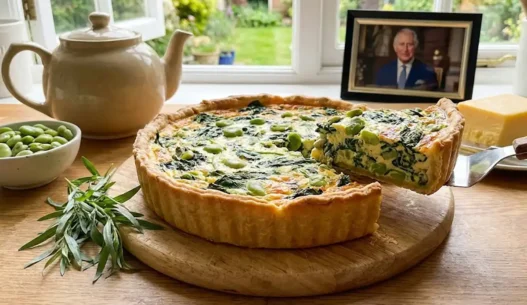 Un tavola apparecchiata con la quiche e la foto di re carlo