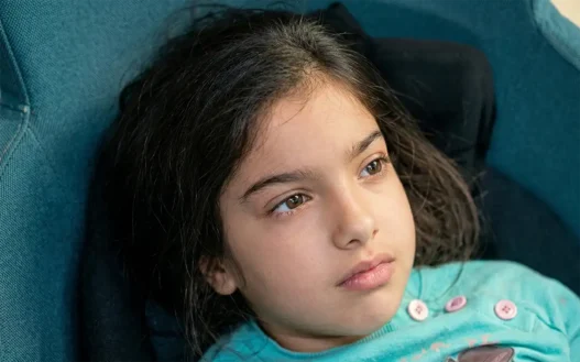 Nisan subisce una umiliane a scuola