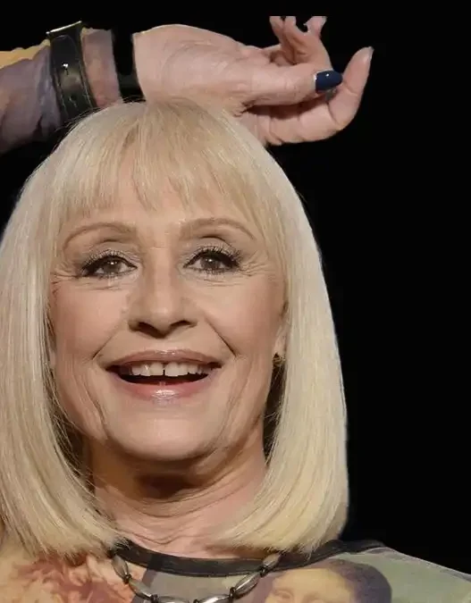 Spunta l'erede di Raffaella Carrà. Il figlio adottivo