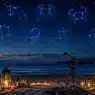 Un magico cielo stellato estivo sul mare con le costellazioni zodiacali, perfetto per scoprire l'oroscopo di Paolo Fox del 14 agosto 2026 e la classifica dei segni