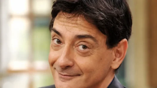 Una foto di Paolo fox di profilo durante una diretta