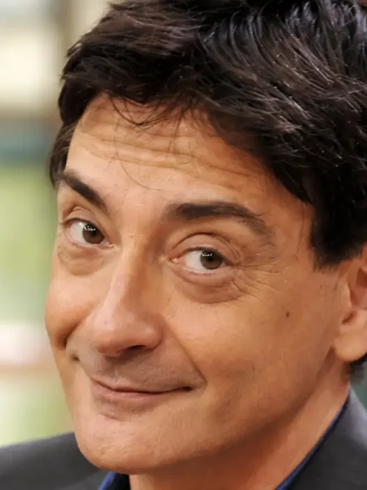Una foto di Paolo fox di profilo durante una diretta